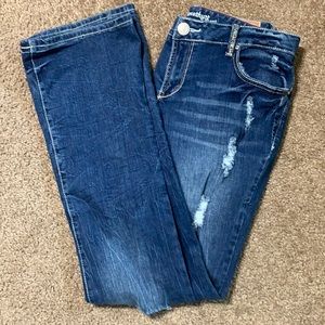 Women’s Amethyst jeans Size 11 good condition, distressed, boot cut